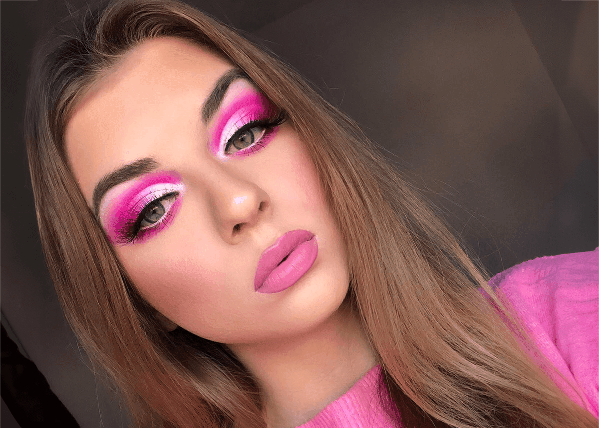 Pink eyeshadow with white shimmer cut crease