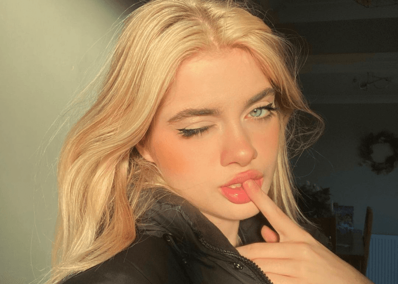 Egirl look with full long lashes - kierajohnston_