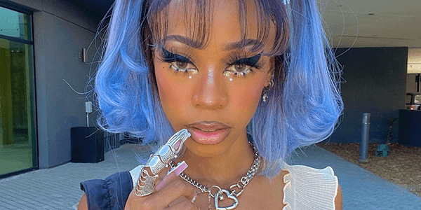 Egirl bold and stylistic eyeliner
