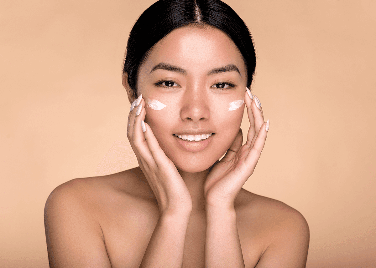 Moisturizer or Primer First Woman Applying Moisturizer Featured Image