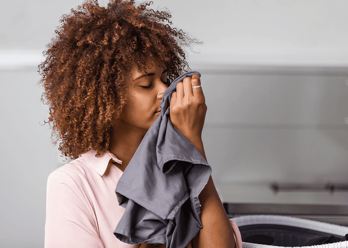 how to get perfume out of clothes featured image