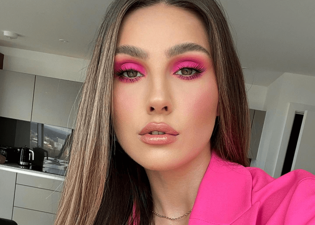Romantic bright sunset eyes with Pink Eyeshadow