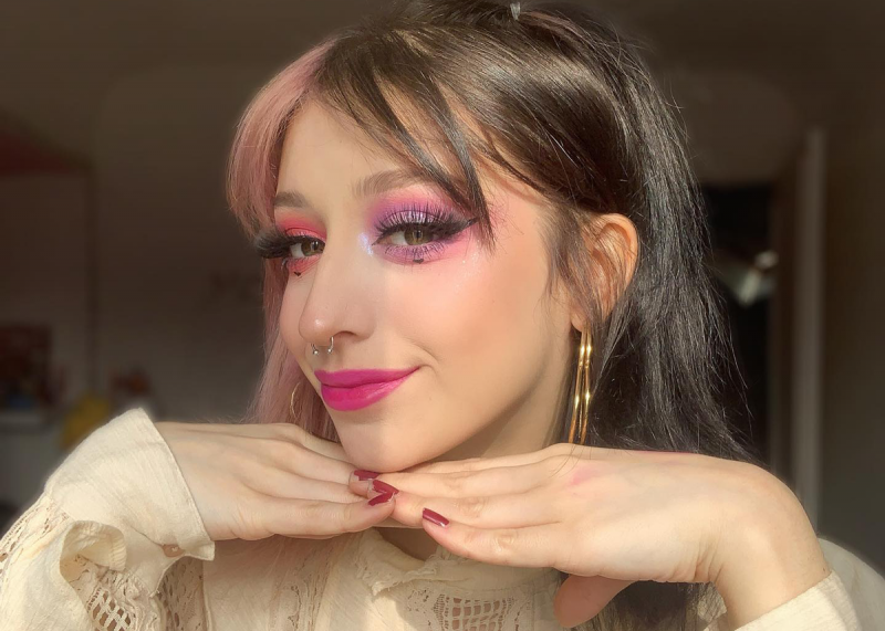 Egirl look with different shades of pink eyeshadow and lipstick